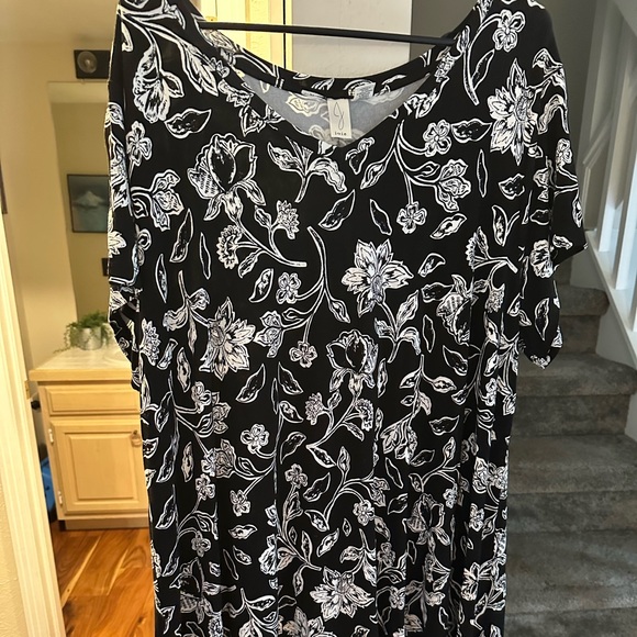 Women’s Dress - Picture 3 of 3